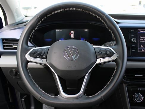 Certified 2023 Volkswagen Taos SE w/ Panoramic Sunroof Package image 11