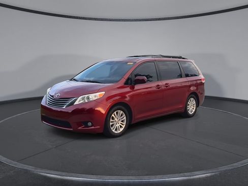 Used 2013 Toyota Sienna XLE FWD image 4