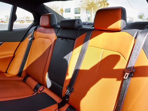 Used 2026 BMW M5 w/ Executive Package image 51