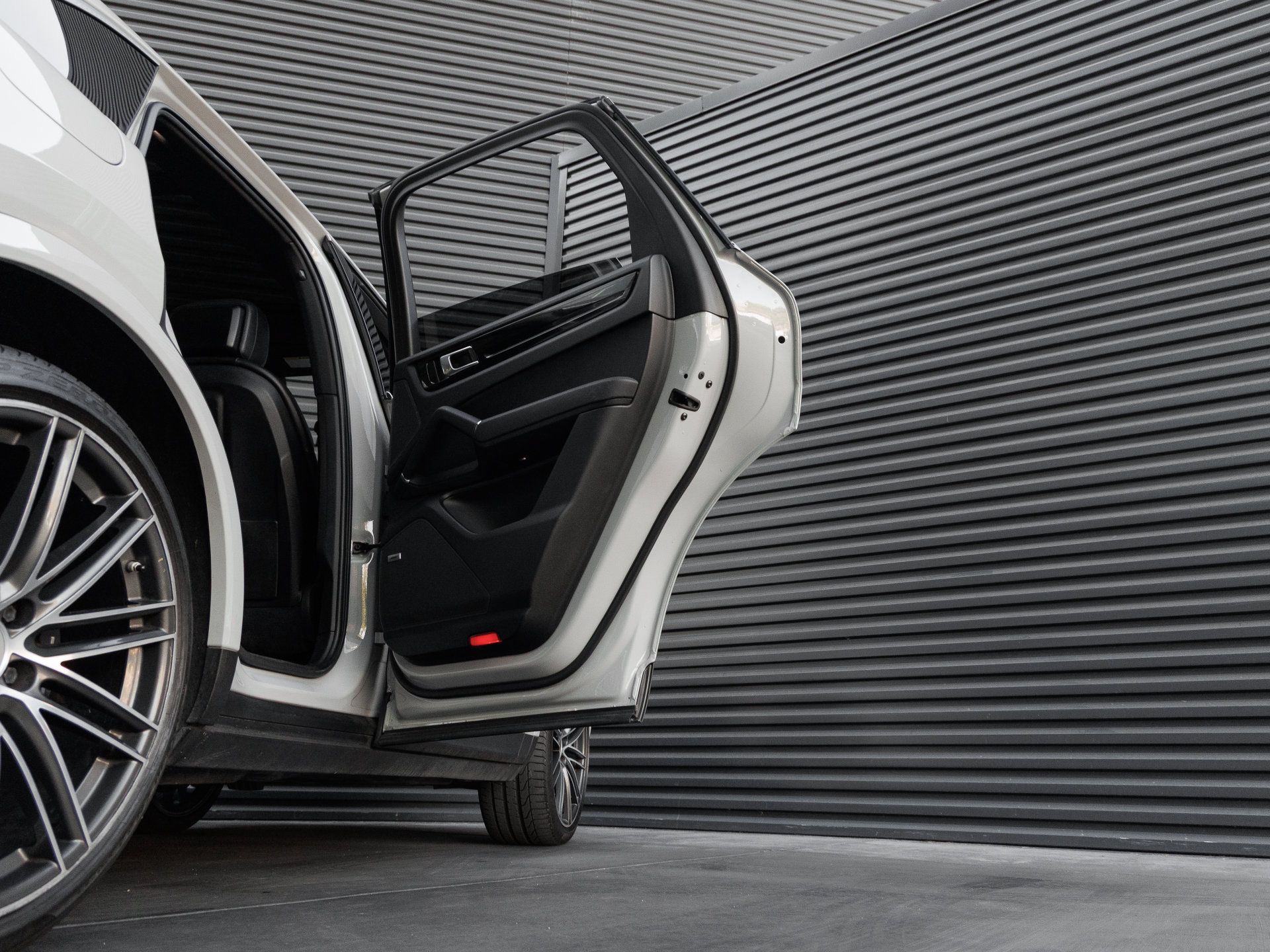 Certified 2020 Porsche Cayenne AWD/4WD image 30