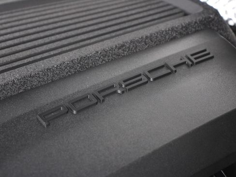 Certified 2026 Porsche Macan AWD/4WD image 27