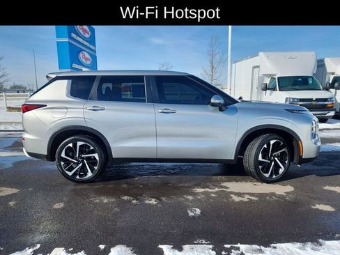 Used 2024 Mitsubishi Outlander SE image 9