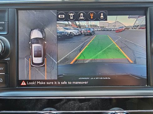 Used 2018 Bentley Bentayga image 24