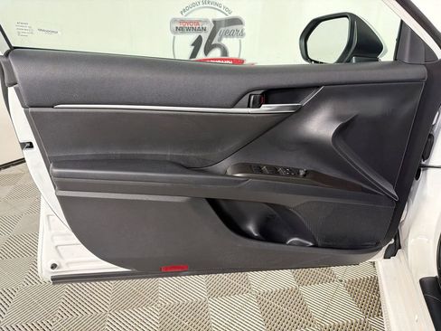 Used 2023 Toyota Camry SE image 10