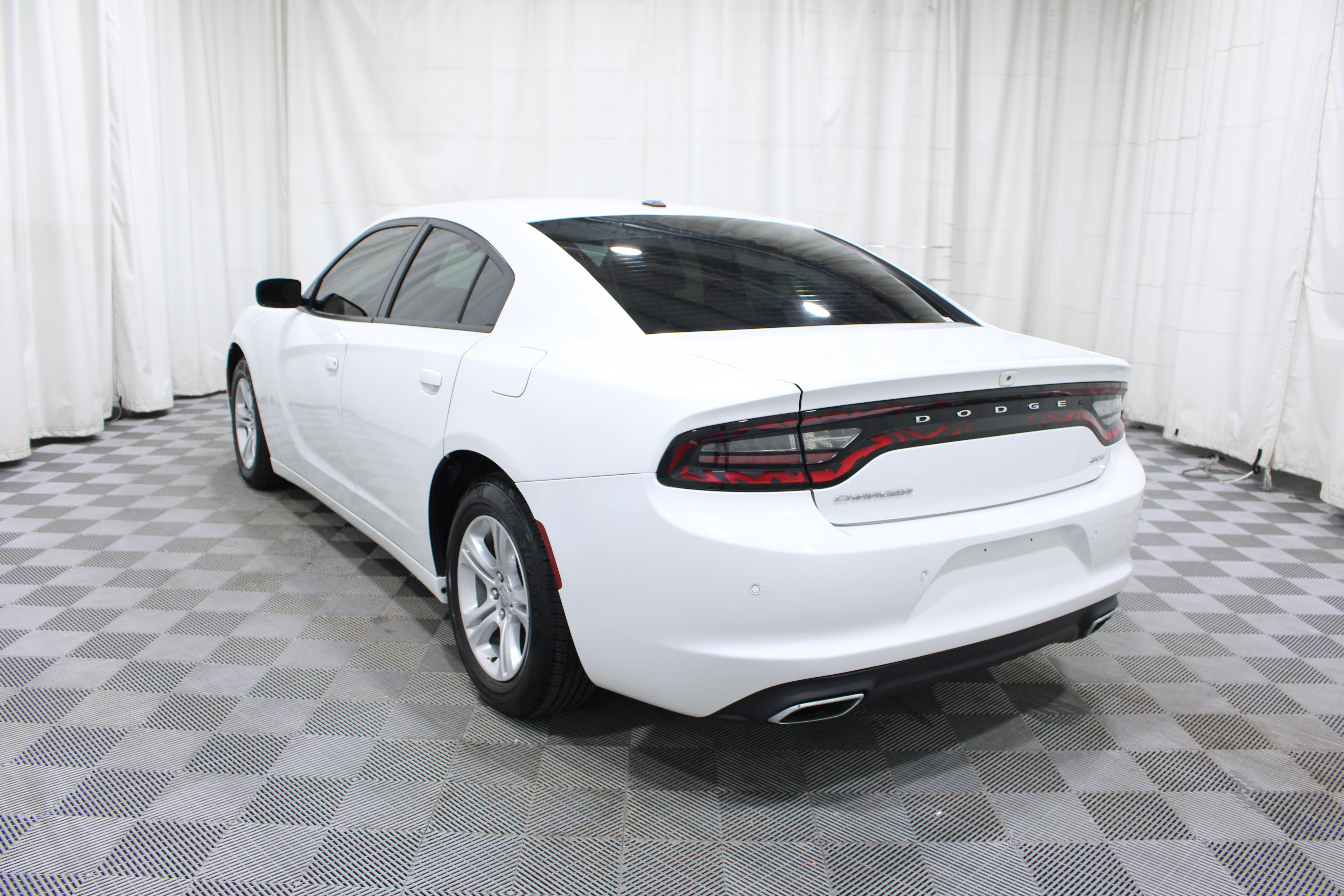 Used 2018 Dodge Charger SXT RWD image 25