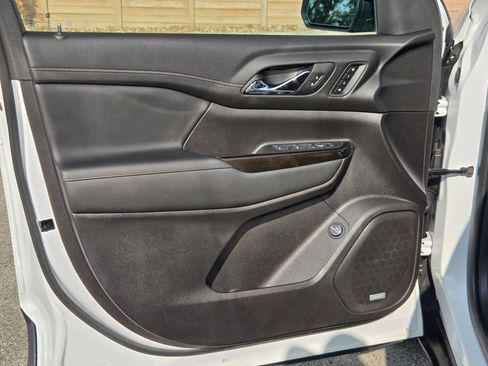Used 2023 GMC Acadia AT4 w/ Preferred Package AWD/4WD image 11