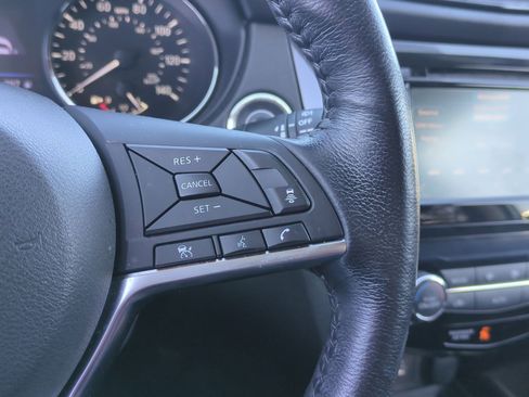 Used 2018 Nissan Rogue SV w/ Premium Package image 19