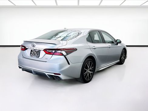 Used 2023 Toyota Camry SE FWD image 4