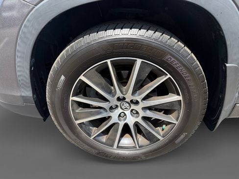 Used 2018 Toyota Highlander SE AWD/4WD image 15