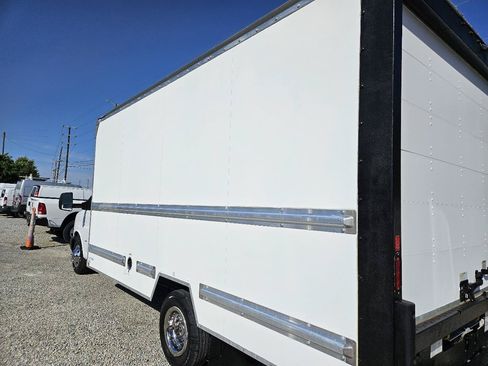 Used 2022 GMC Savana 3500 Extended w/ Power Convenience Package RWD image 9