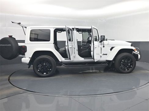 Used 2021 Jeep Wrangler Unlimited Sahara image 55