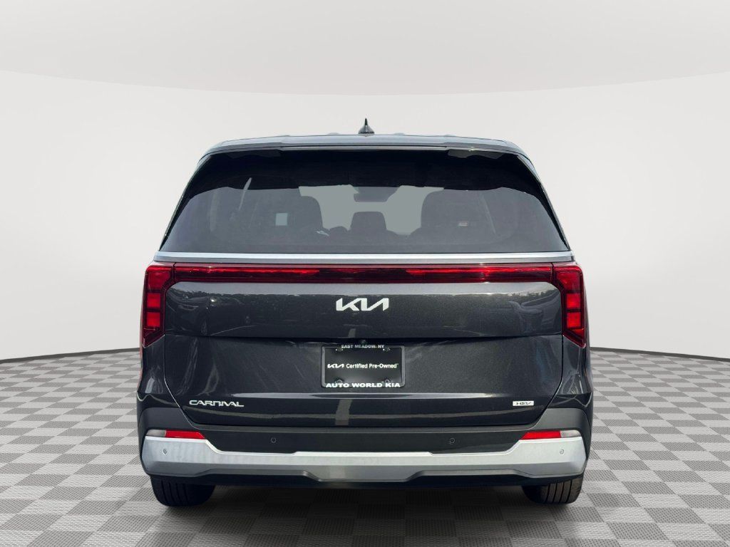 Used 2026 Kia Carnival LXS FWD image 5