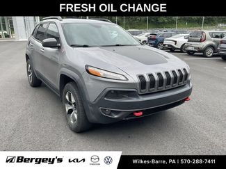 Used 2017 Jeep Cherokee Trailhawk AWD/4WD video 1