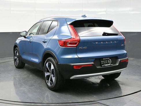 Used 2025 Volvo XC40 B5 Plus image 5