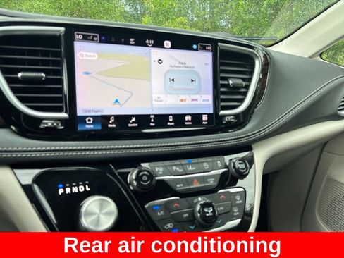 Used 2023 Chrysler Pacifica Limited AWD/4WD image 15