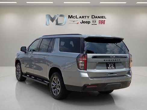 Used 2024 Chevrolet Suburban Z71 w/ Luxury Package AWD/4WD image 4