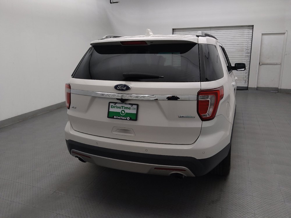Used 2016 Ford Explorer XLT w/ Equipment Group 201A FWD image 7