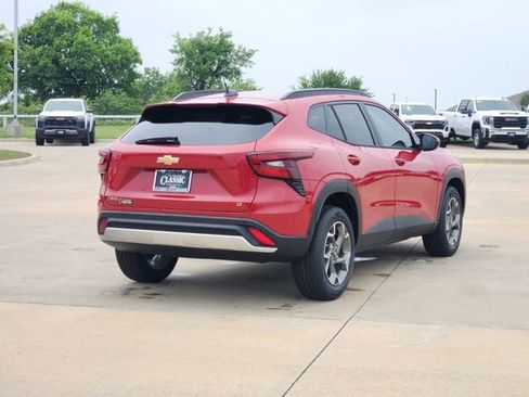 New 2026 Chevrolet Trax LT w/ Driver Confidence Package FWD image 7