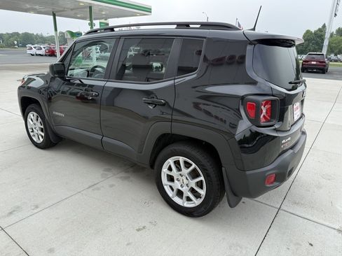 Used 2022 Jeep Renegade Latitude AWD/4WD image 6