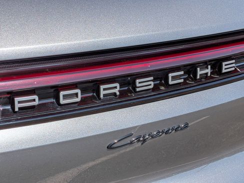Certified 2025 Porsche Cayenne AWD/4WD image 34
