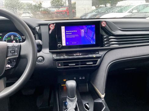 Used 2025 Toyota Camry LE FWD image 7