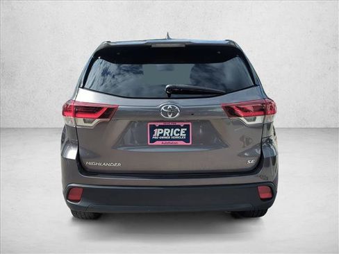 Certified 2019 Toyota Highlander SE FWD image 6