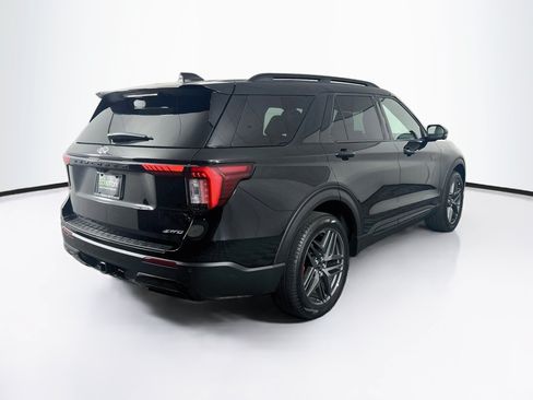 Used 2025 Ford Explorer ST-Line w/ ST-Line Street Pack AWD/4WD image 9