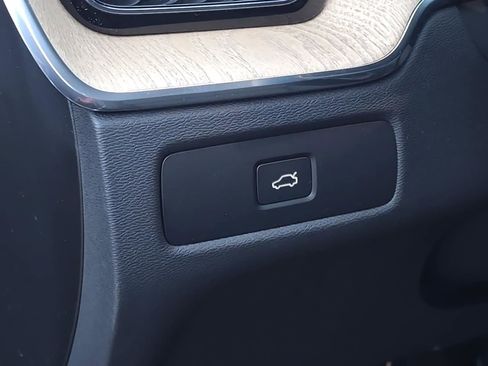 New 2026 Volvo XC60 B5 Ultra w/ Climate Package image 11