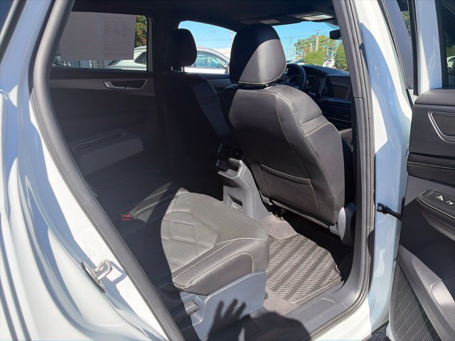 Used 2024 Volkswagen Atlas Cross Sport SE AWD/4WD image 15