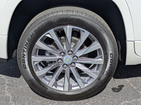 Used 2023 Chevrolet Traverse Premier FWD image 8