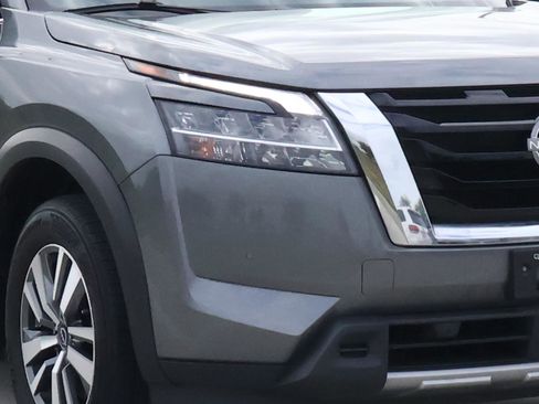 Used 2024 Nissan Pathfinder SL FWD image 7