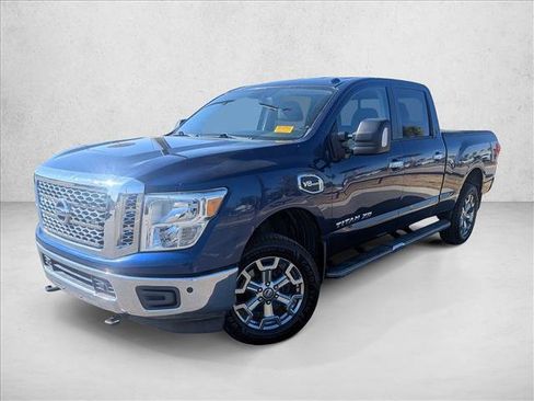 Used 2018 Nissan Titan SV w/ SV Convenience Package image 5