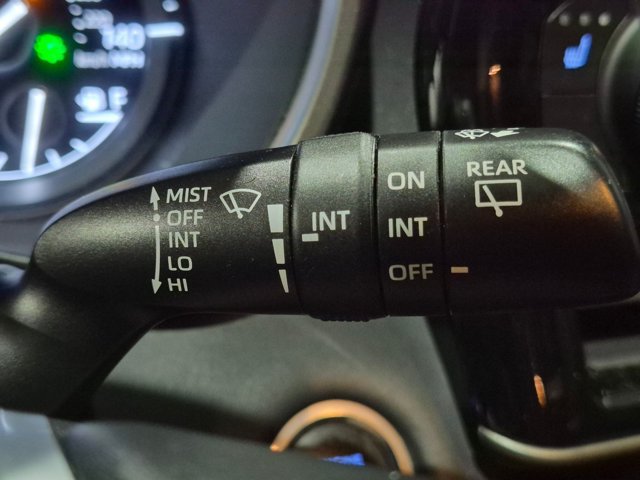 Used 2021 Toyota Highlander XLE FWD image 19