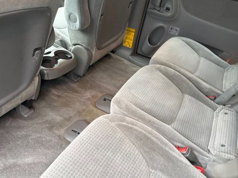 Used 2006 Toyota Sienna CE image 25