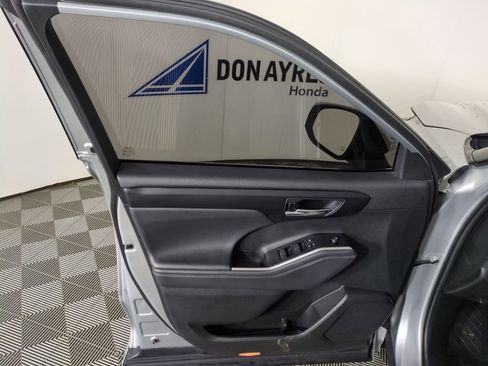 Used 2022 Toyota Highlander XLE image 13