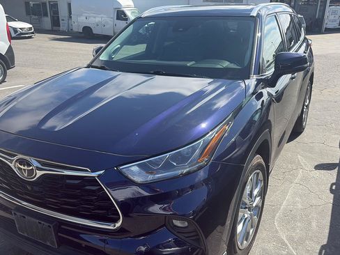 Used 2021 Toyota Highlander Limited AWD/4WD image 7