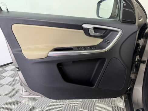 Used 2016 Volvo XC60 T6 Platinum FWD image 24