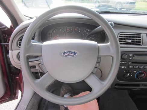 Used 2005 Ford Taurus SE image 19