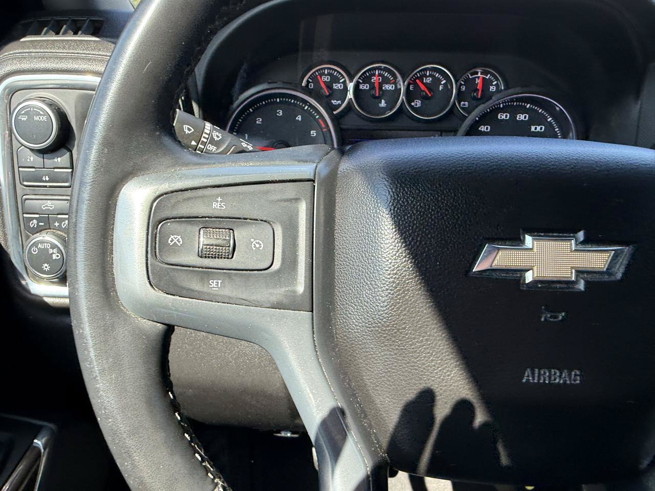 Used 2023 Chevrolet Silverado 2500 LT AWD/4WD image 17