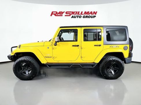 Used 2015 Jeep Wrangler Unlimited Sahara w/ Dual Top Group AWD/4WD image 4