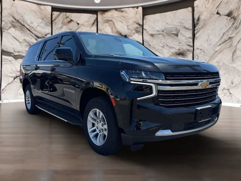Used 2021 Chevrolet Suburban LT AWD/4WD image 3