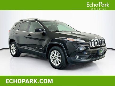 Used 2017 Jeep Cherokee Latitude w/ Safety/Convenience Group AWD/4WD image 1