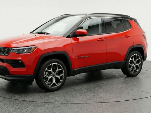 Used 2025 Jeep Compass Limited AWD/4WD image 3