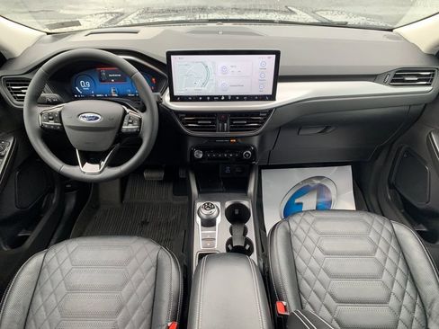 Used 2023 Ford Escape Platinum w/ Premium Technology Package AWD/4WD image 16