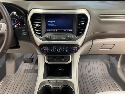 Certified 2023 GMC Acadia SLT w/ Preferred Package image 18