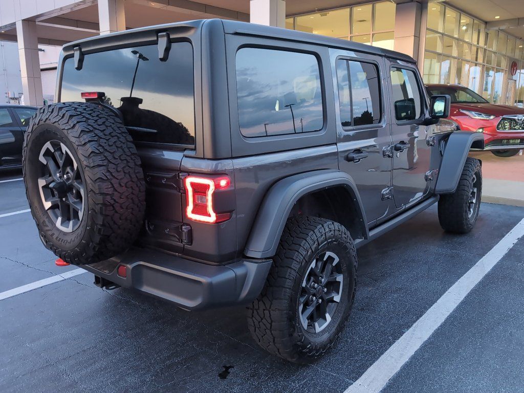 Used 2025 Jeep Wrangler Unlimited Rubicon AWD/4WD image 6