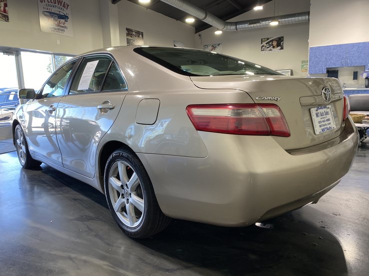 Used 2009 Toyota Camry LE FWD image 5