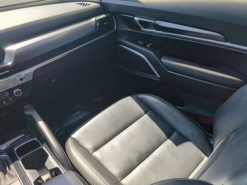 Used 2024 Kia Telluride S w/ S Sunroof Package FWD image 17