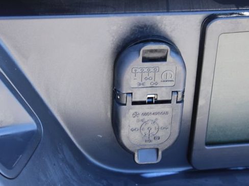 Used 2022 Jeep Gladiator Sport AWD/4WD image 7