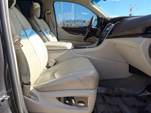 Used 2015 Cadillac Escalade Premium image 19